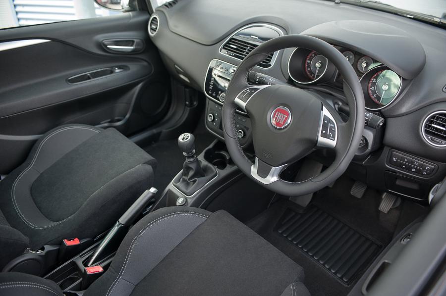  Fiat Punto Jet Black 2 2014 года  (фото 13 из 15)